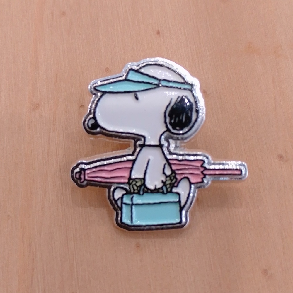 🆕 Peanuts Snoopy Beach Enamel Pin Brooch Charlie Brown